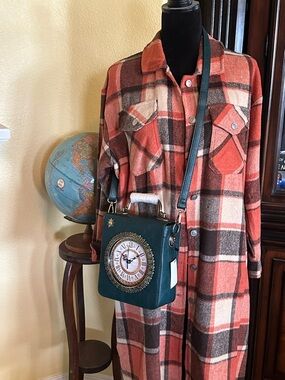 💥NEE ARRIVAL💥 Teal Clock Accent Handbag
